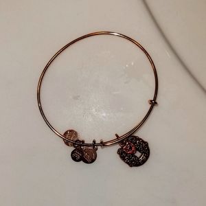 Love and Luck braceler